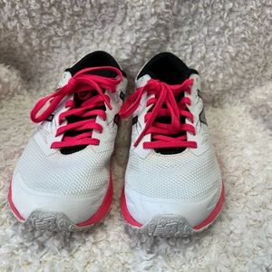 New Balance women’s sneaker